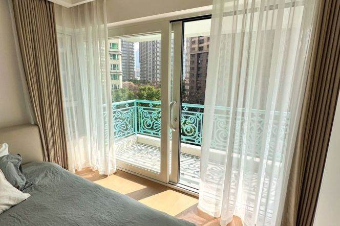 2 Brs with Open balcony, Floor heating/Central ac @ Jingan temple L2&7