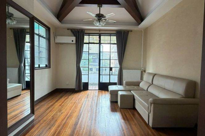 High ceiling Balcony Apt close to IAPM