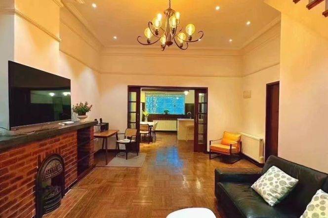 Wutong District, old mansions, clean stairwells with outdoor balconies， L 1-7