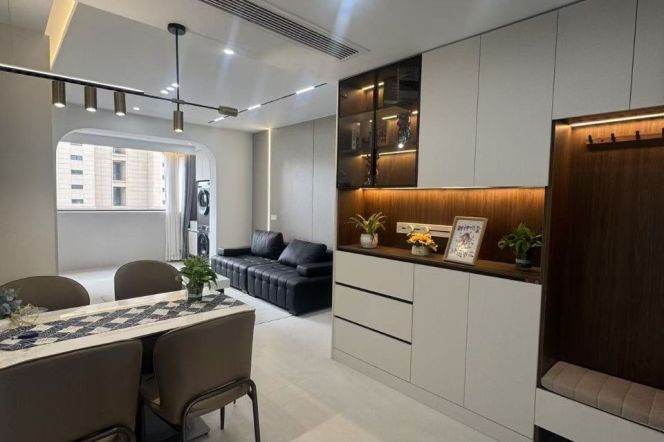 High rise renovated 2br,CA,floor heating,close to Caohejing,Line 9