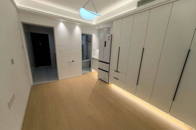 Spacious&cozy&bright room/1BR 1LR/5mins walk to West Nanjing rd@L12/13/2