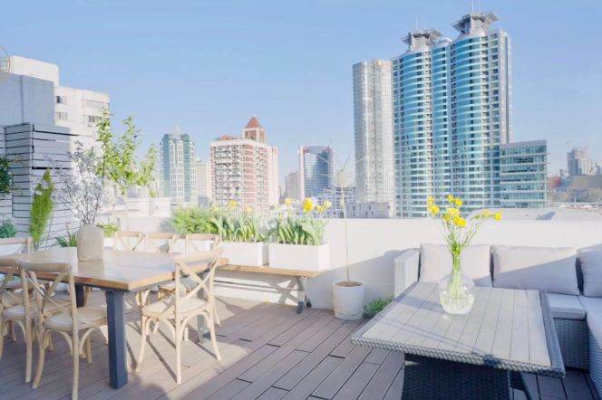 L1-7 Changshu Rd Metro Station, 155 sqm, large 3-bedroom unit with an oversized terrace