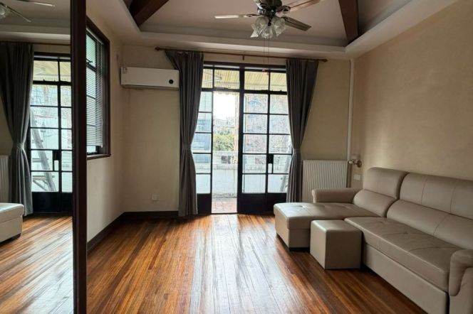 High ceiling Balcony Apt close to IAPM