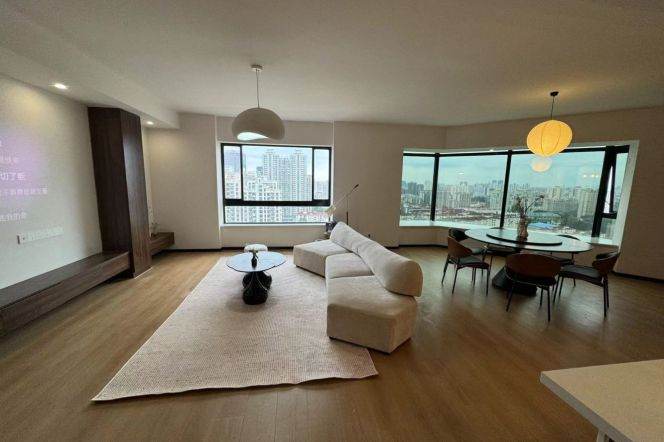 Spacious 3brs&2baths with high rise near Caobao Road