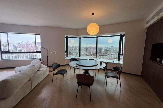 Spacious 3brs&2baths with high rise near Caobao Road
