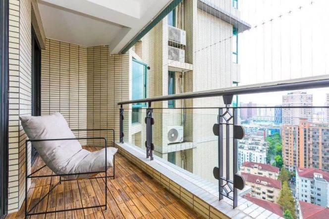 modern 3brs floor heating open balcony near Xujiahui line 1,9,11 only 22.3K