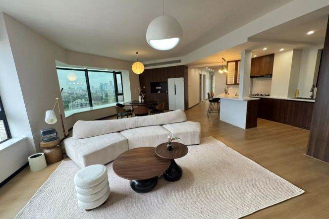 Spacious 3brs&2baths with high rise near Caobao Road