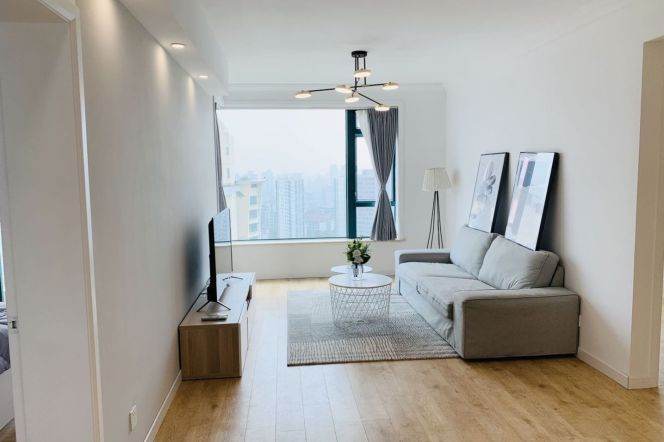 modern 2brs floor heating nice open balcony in No.1 compound Xujiahui line 1,9,11 only 16K