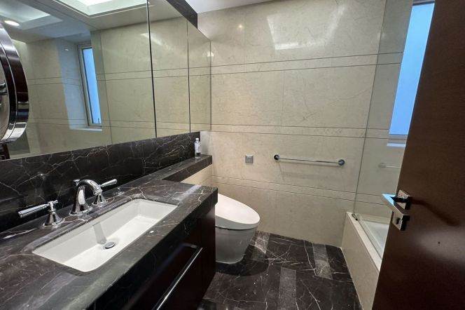 L2-12-13 Nanjing West Road subway station, luxury residence, floor-to-ceiling windows