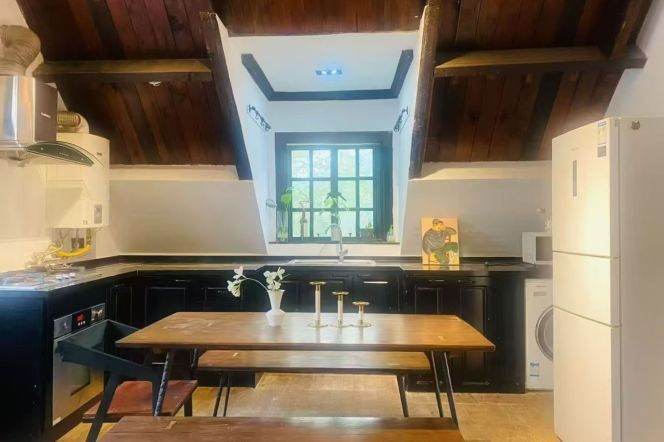 Hengshan Rd Station 2Br with Open Balcony Line1 High-ceiling