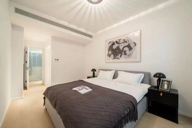 3 Brs, 2 Baths, 180 sqm with Floor Heating/Central ac @ Shanghai Stadium L4