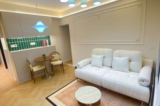 Newly Renovated Elevator 1Br/2Lr/1Bt Close to L2/11 Jiangsu Rd Metro Station 