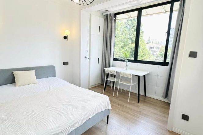 Bright 2Brs/1Lr/1Bt apt nr Jiangsu rd,M2/11/14