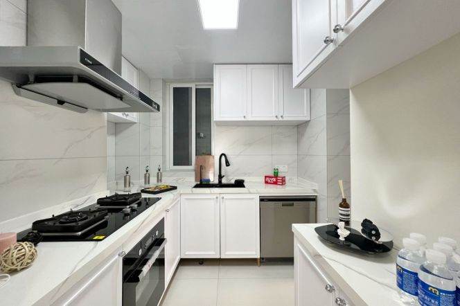 new  3brs floor heating modern furniture in Gubei near YCIS ,SCIS 24.8K