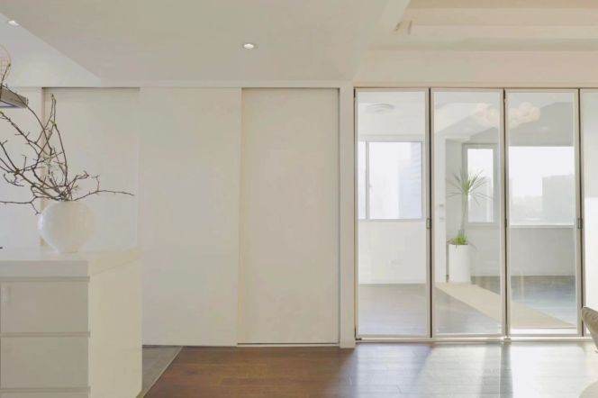 L1-7 Changshu Rd Metro Station, 155 sqm, large 3-bedroom unit with an oversized terrace