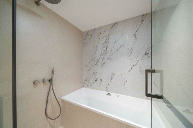 3 Brs, 3 Baths with 200 sqm Terrace, Floor Heating @ Zhaojiabang Metro L7&9