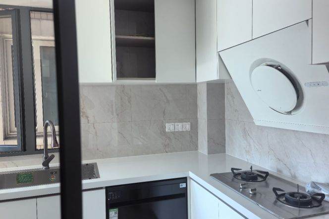 Brand new renovated 2br,with CA,floor heating,Gym,swimming pool