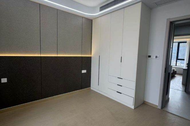 High rise renovated 2br,CA,floor heating,close to Caohejing,Line 9