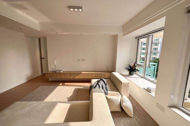  2 Brs with Open balcony, Floor heating/Central ac @ Jingan temple L2&7