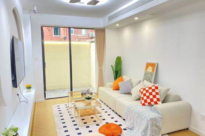 Cozy 1br with yard near Jiangsu Rd M2/11