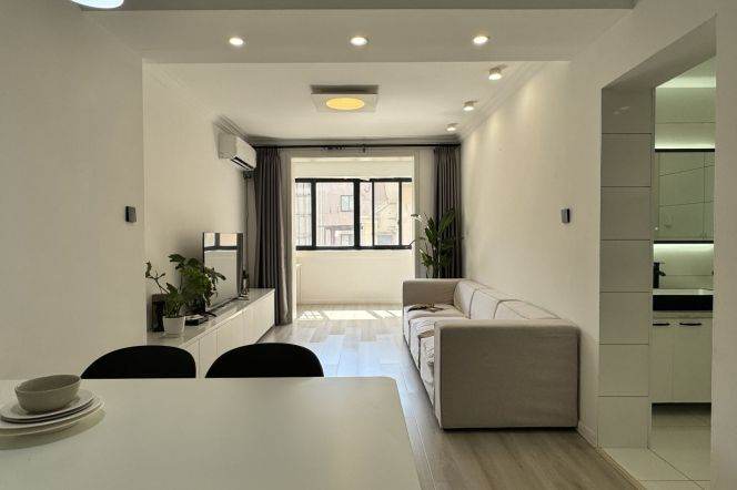 Spacious 2Br + balcony | Next to L10/11 Jiaotong University | Highrise good view 12K+