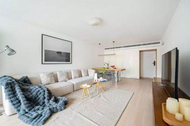  2、Beds on West Nanjing Road.4 Metro Lines /Cultural Landmarks /Complete Living Facilities