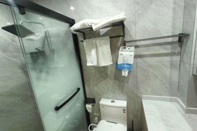 1Studio in Xujiahui with floor heating near Jiao'tong and Dong'hua Uni can long and short lease