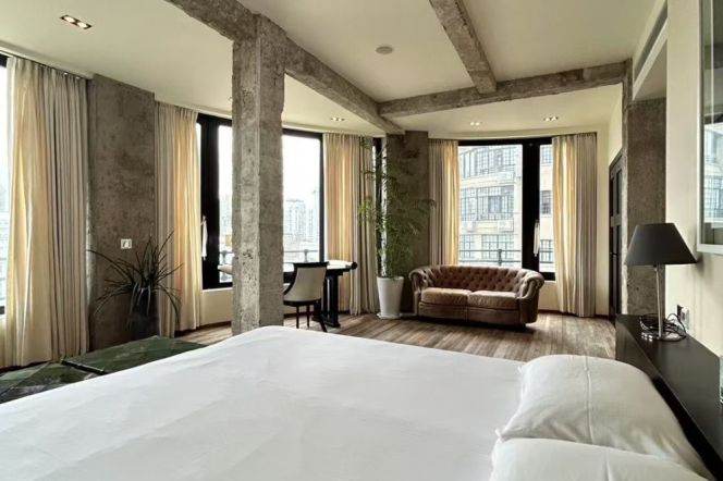 Embankment Building bright 2Br/2bt@Bund 200sqm historical building by the Bund