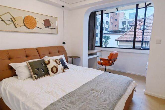 Modern 1 br with good sunshine. easy to L2/7/14 Jing'an Temple St.