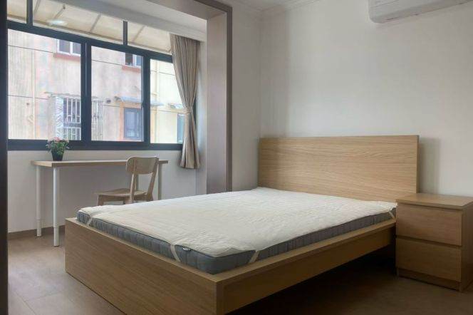 2BR near line 4/7/12, NYU,Jiao'tong and Dong'hua Uni can long and short lease