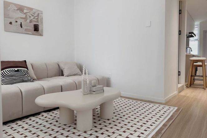 Furnished 1br w/ elevator-Loushanguan Road