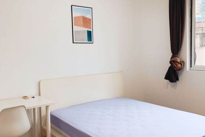 big room near West Nanjing rd,Mlines 2/12/13,close to ECNU/ESSCA/TJU,advance booking accepted 