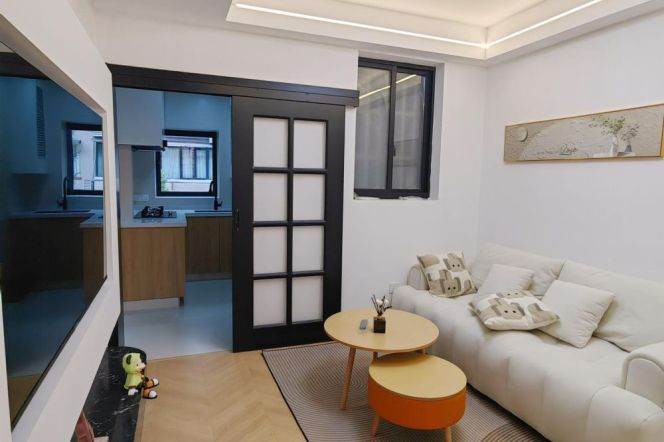 Modern 1 br with good sunshine. easy to L2/7/14 Jing'an Temple St.