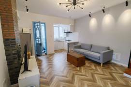 Good size duplex 1 br with open balcony,5 mins walking to L 9 DaPuQiao St.