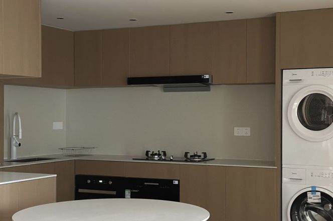 1 Big Br, 2 Baths, 130 sqm with Floor heating /Central ac @ Changshu metro L1