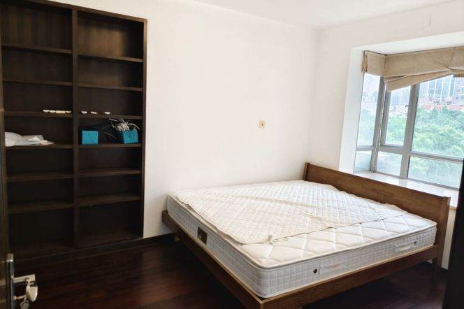 Spacious 2Brs/2Lrs/1Bt apt nr West nanjing rd,M2/12/13