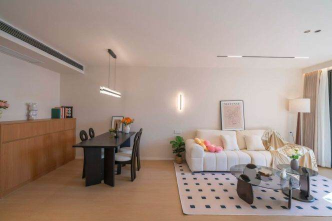 Sky-High Luxury Flat on Yan'an West Road. Hydronic Heating / Custom Furnishings /Walk-in Closet