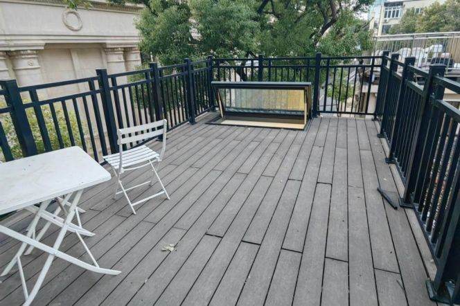 Big terrace 1 br with floor heating in Jing'an ,easy to  2/12/13 NanJing Rd(W)+ Jing'an Temple 