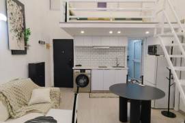 Cozy loft 1 br on ChangLe Rd , easy  to  L13 Middle HuaiHai Rd St.