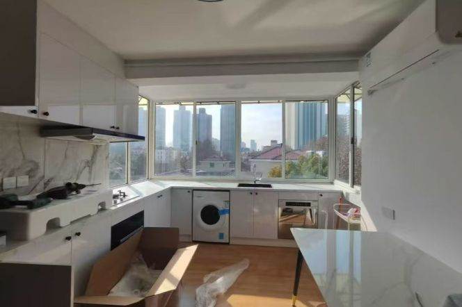modern big 3brs floor heating open balcony near Xujiahui park line 1,9,11 only 21K