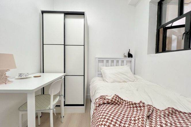 cheap room near hanzhong rd,shanghai railway station, close to ECNU/TJU