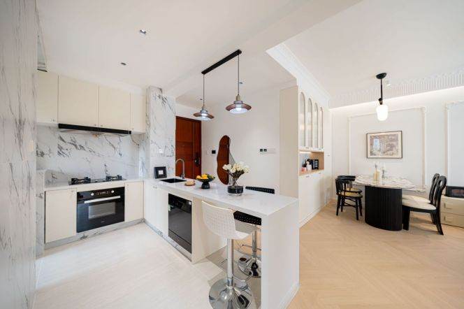 modern 2brs floor heating modern furniture near century park Green city Dulwich