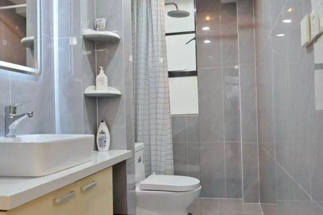 1 mins to 1/7- Changshu station，West Fuxing/ Middle Huaihai road; wall heat 1br/1lr