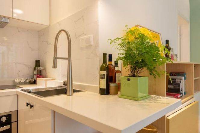 Charming 1br 1lr with private yard Nr L2/12/13 W Nanjing rd sta