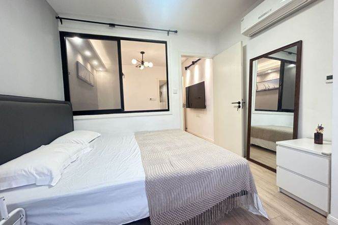 Cozy 1Br/1Lr/1Bt@L2/7/14 Jing’an Temple Station 