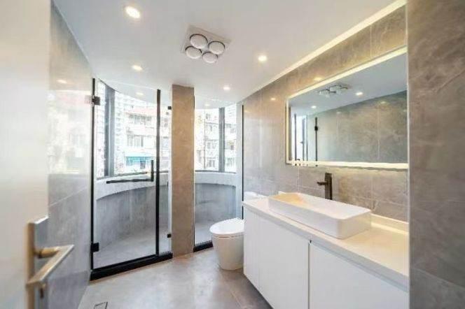 Hanzhong Road Metro Station L 1-12-13, large 3-bedroom with outdoor balcony