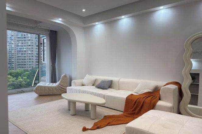 2 Brs, 2 Baths, 130 sqm with Gym/Swimming Pool, Floor Heating @ Zhenping Metro L7