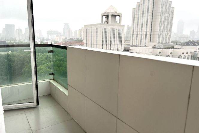 Modren 2brs with floor heating and balcony in central Xuhui