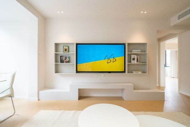 2Beds with Floor Heating on West Nanjing Road. Residential Utilities /Newly Renovated