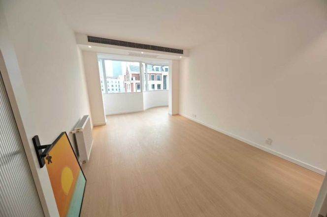 Newly Renovated 3BR 2BA Elevator Apt Next to Jiangsu Rd Station